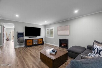32140 Watergate Rd in Westlake Village, CA - Building Photo - Building Photo