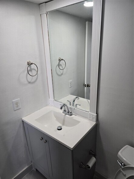 8225 Sunrise Lakes Blvd, Unit 310 in Sunrise, FL - Building Photo - Building Photo