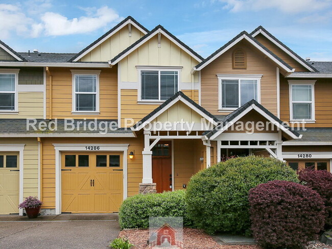 14286 Russ Wilcox Way in Oregon City, OR - Foto de edificio - Building Photo