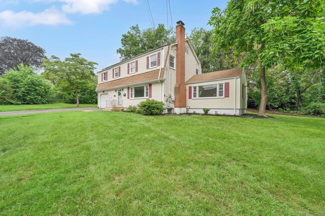 36 Westmoreland Dr in West Hartford, CT - Building Photo - Building Photo