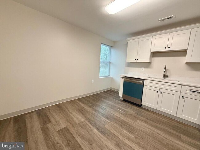 21899 Three Notch Rd in Lexington Park, MD - Building Photo - Building Photo