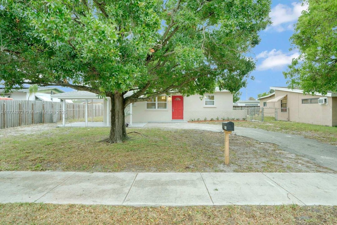 4124 NW 12th Terrace in Fort Lauderdale, FL - Building Photo