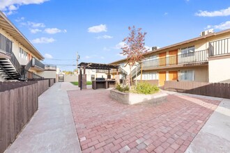 3011 Arville St in Las Vegas, NV - Building Photo - Building Photo