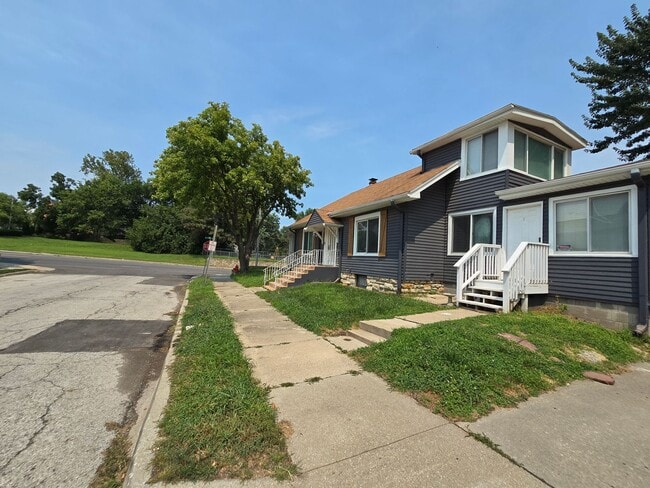 2115 W 43rd Ave in Kansas City, KS - Building Photo - Building Photo