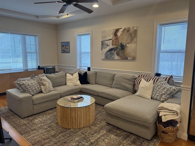 11 Winthrop Ct, Unit 1 in Medford, MA - Foto de edificio - Building Photo