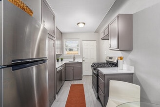 7145 W 16th Pl in Lakewood, CO - Foto de edificio - Building Photo