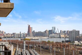 700 Grove St in Jersey City, NJ - Building Photo - Building Photo