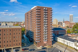 Lincoln Tower Apartments in Springfield, IL - Building Photo - Building Photo
