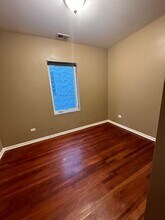 7654 S Colfax Ave in Chicago, IL - Building Photo - Building Photo