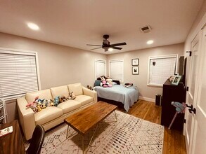 6205 S Rice Ave in Bellaire, TX - Building Photo - Building Photo