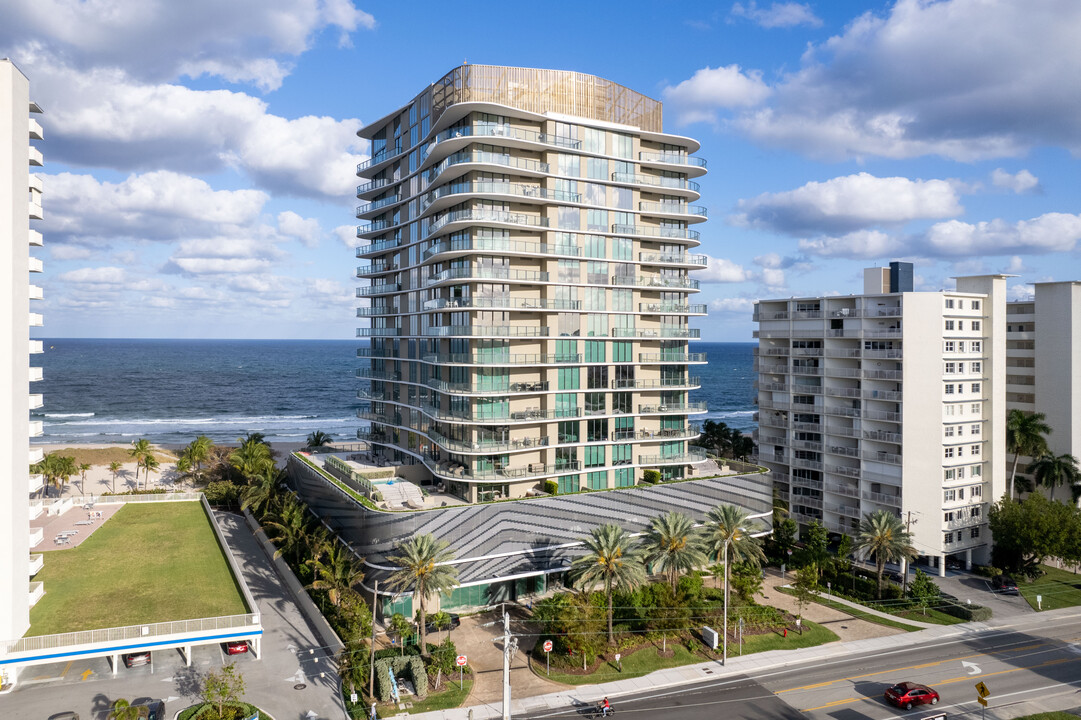 Sabbia Beach in Pompano Beach, FL - Foto de edificio