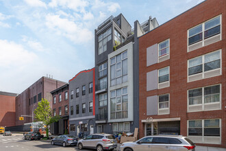 142 Scholes St in Brooklyn, NY - Building Photo - Building Photo