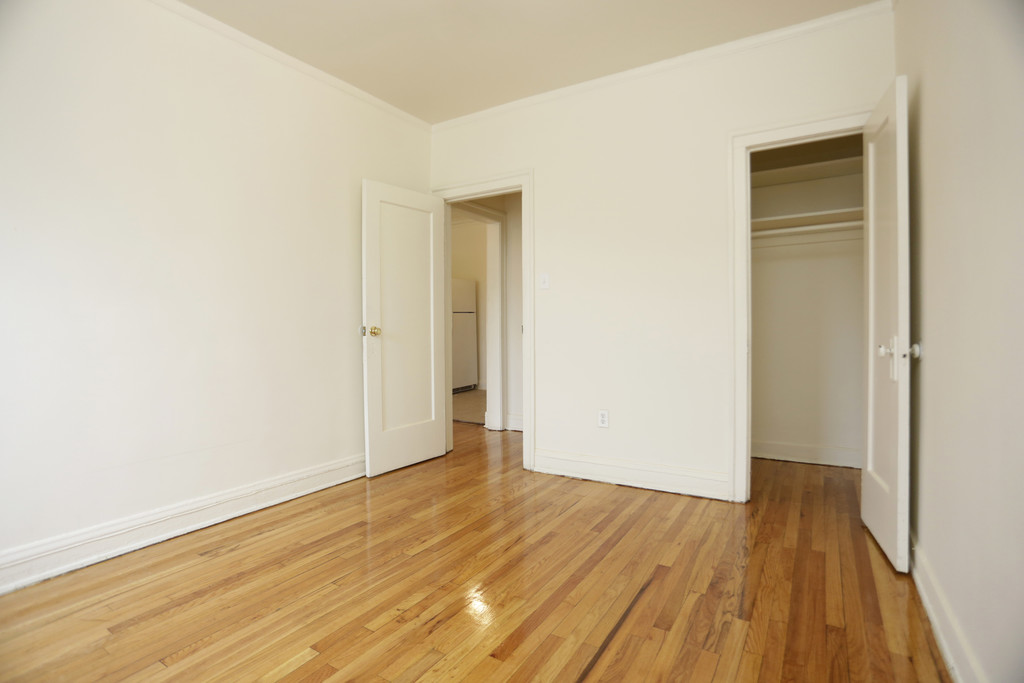 Chatham Apartments in Chicago, IL