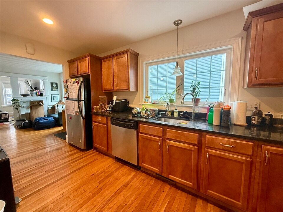 253 Brown St in Waltham, MA - Building Photo