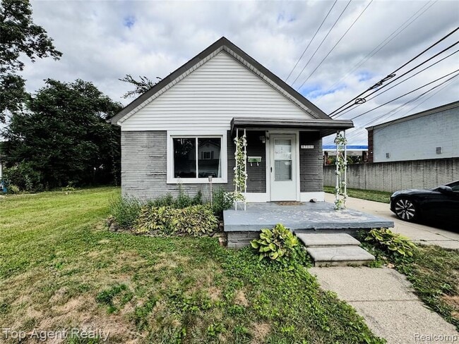 27028 Barrington St in Madison Heights, MI - Building Photo - Building Photo