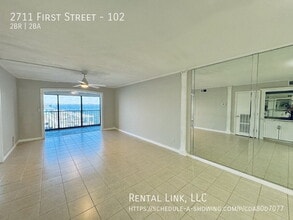 2711 First Street, Unit 102 in Ft. Myers, FL - Foto de edificio - Building Photo
