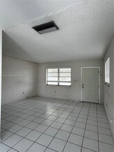 10721 SW 64th St in Miami, FL - Building Photo - Building Photo