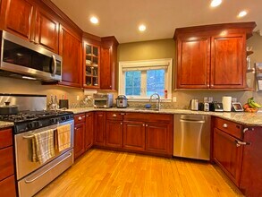 375 Lowell Ave in Newton, MA - Building Photo - Building Photo