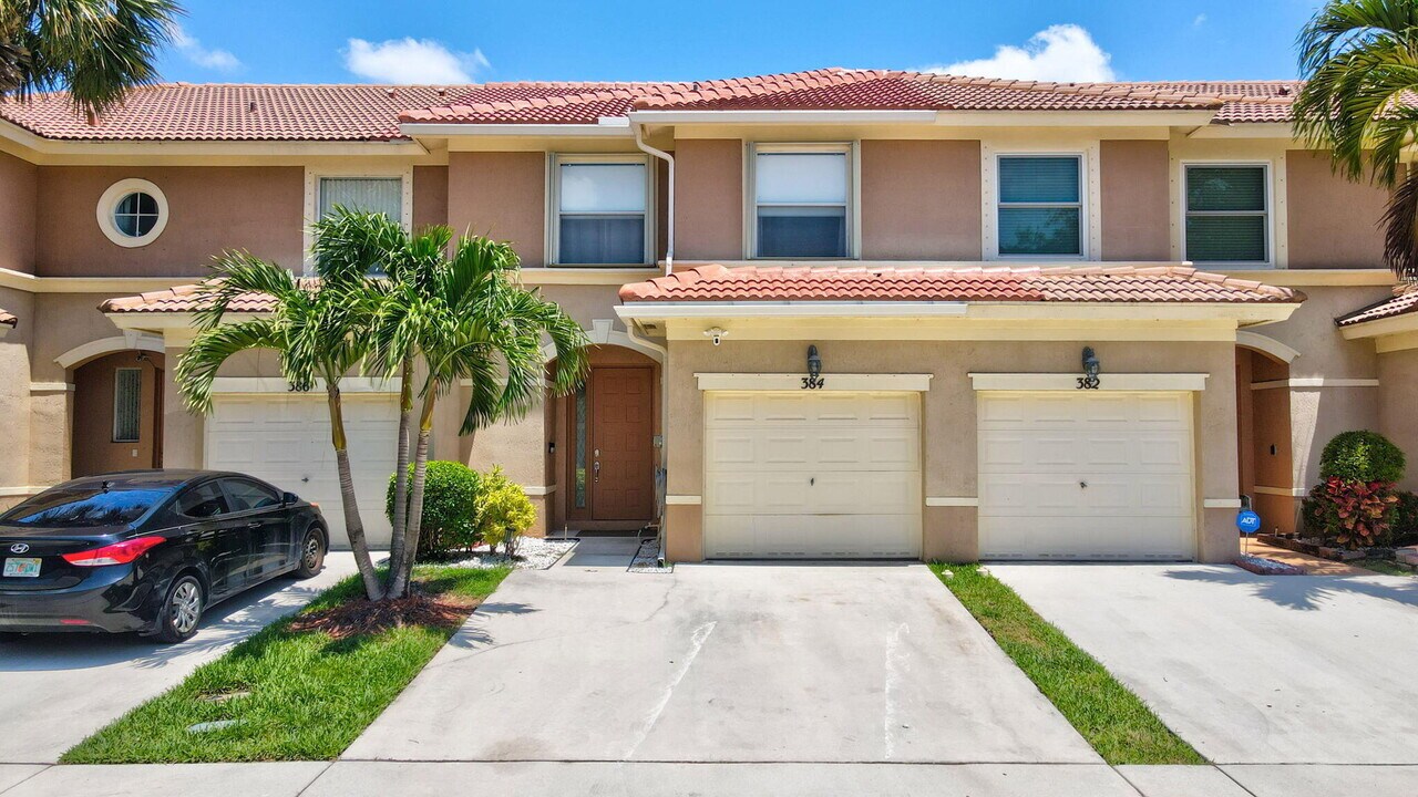 384 River Bluff Ln in Royal Palm Beach, FL - Building Photo