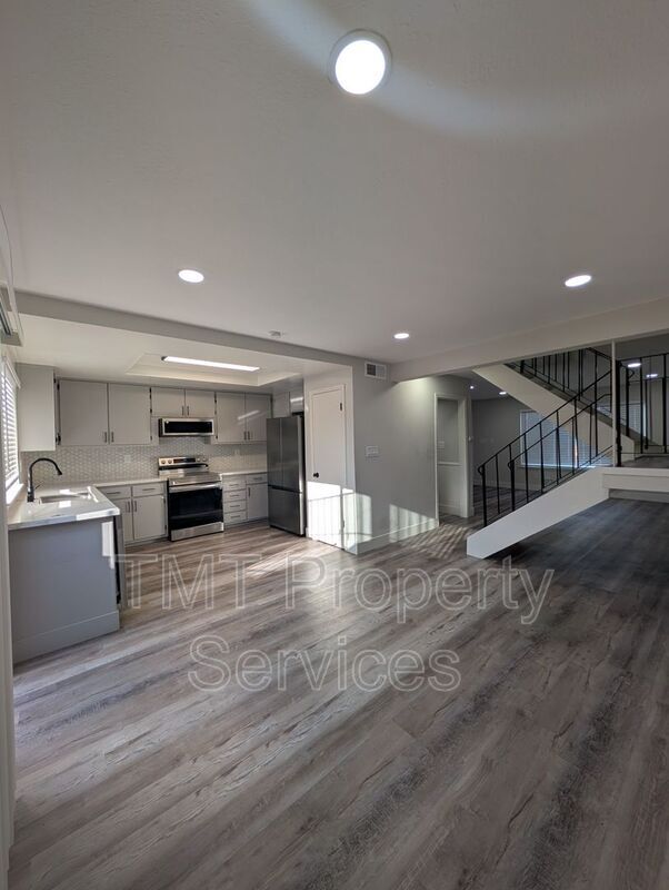 4068 Weymouth Ln in Sacramento, CA - Building Photo - Building Photo