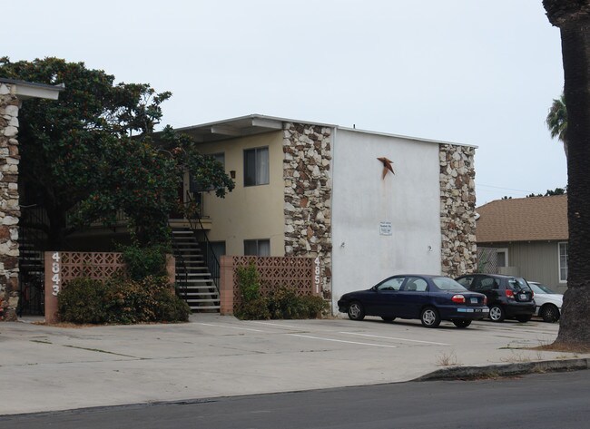 4843-4851 Niagara Ave in San Diego, CA - Foto de edificio - Building Photo