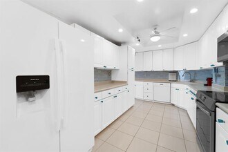 111 N Pompano Beach Blvd, Unit 1403 in Pompano Beach, FL - Building Photo - Building Photo