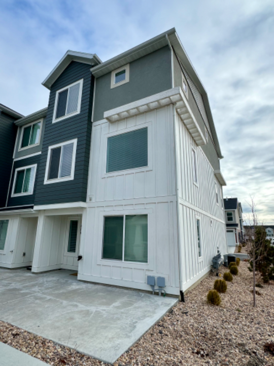 1086 Quarter Deck Wy in Saratoga Springs, UT - Building Photo