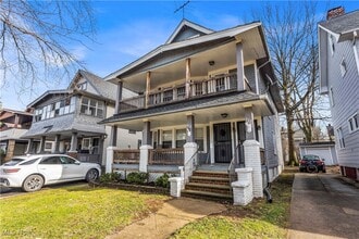917 Helmsdale Rd in Cleveland Heights, OH - Building Photo - Building Photo