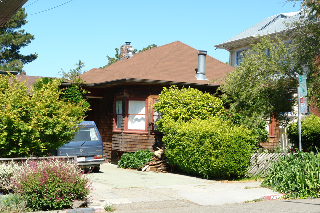 2532 Etna St in Berkeley, CA - Foto de edificio