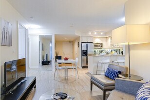 190 University Ave, Unit SI ID1034885P in Toronto, ON - Building Photo