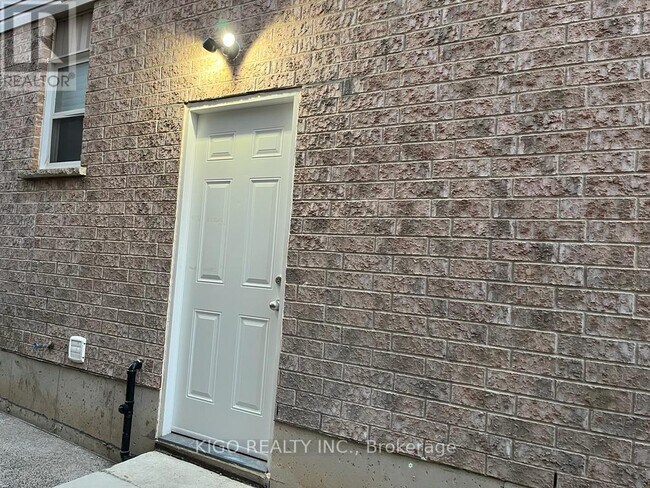 19 Sophia Crescent in Kitchener, ON - Building Photo - Building Photo