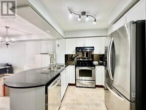 4080 Living Arts Dr in Mississauga, ON - Building Photo - Building Photo