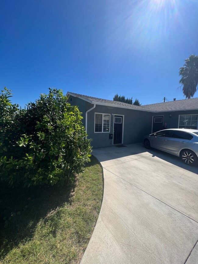 17048 Los Alimos St in Los Angeles, CA - Building Photo - Building Photo