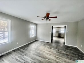 138 Chestnut St in Roseto, PA - Foto de edificio - Building Photo