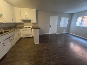 1028 Orange Ave in Long Beach, CA - Foto de edificio - Building Photo