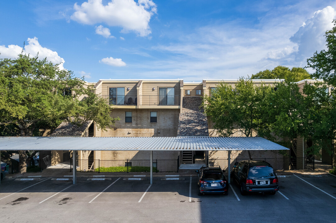 Spring Hollow Condos in Austin, TX - Building Photo