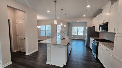 209 Commons Ave in Woodstock, GA - Building Photo - Building Photo