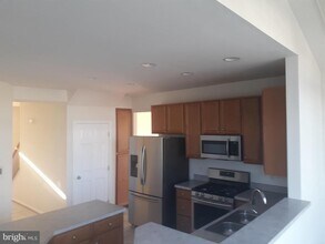 3320 Anne De Bourgh Dr in Triangle, VA - Building Photo - Building Photo