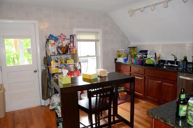 217 Willow Ave, Unit 3 in Somerville, MA - Building Photo - Building Photo