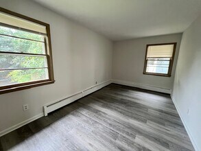 219 Wardwell St in Stamford, CT - Foto de edificio - Building Photo
