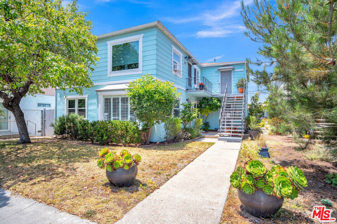 2207 Ocean Park Blvd in Santa Monica, CA - Building Photo