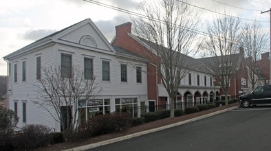 Spinnaker Wharf in Milford, CT - Foto de edificio - Building Photo