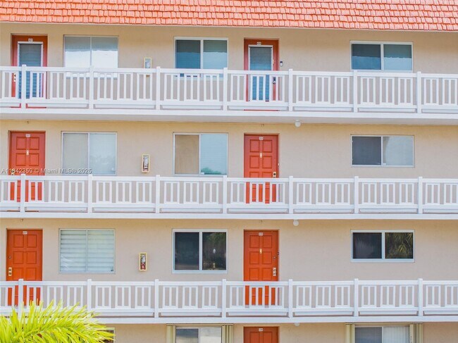 3581 Inverrary Dr in Lauderhill, FL - Building Photo - Building Photo