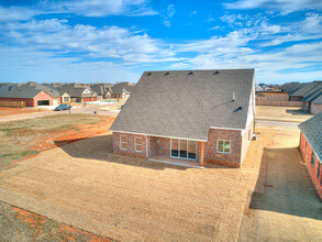 209 Carlow Wy in Yukon, OK - Building Photo - Building Photo