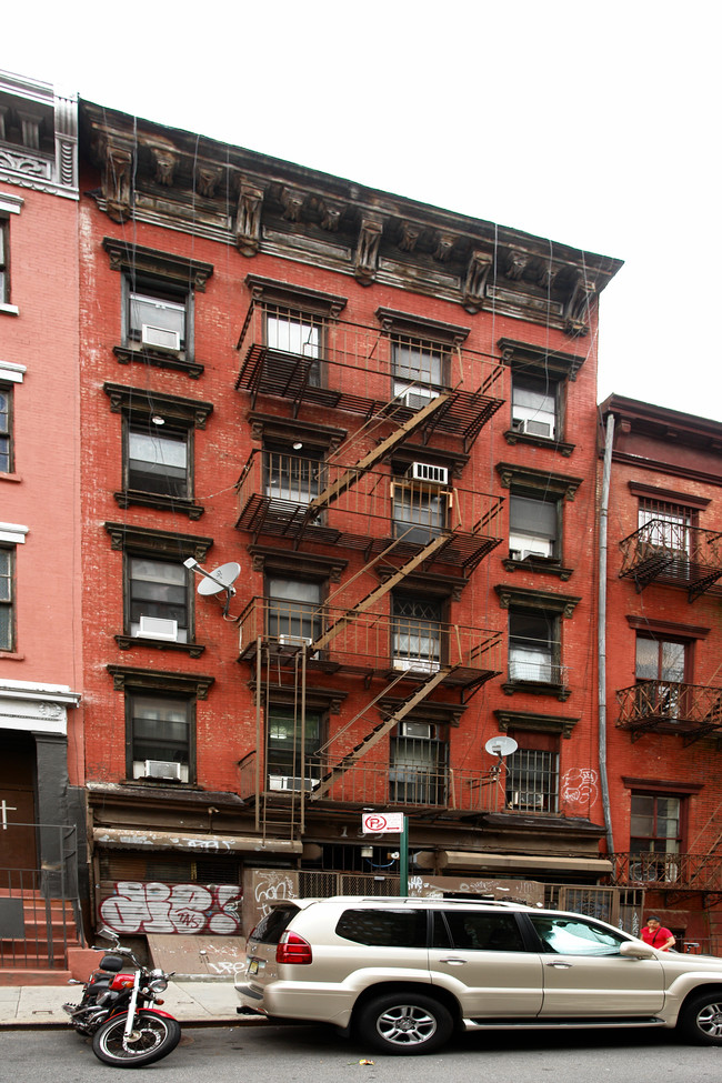 195 Henry St in New York, NY - Foto de edificio - Building Photo