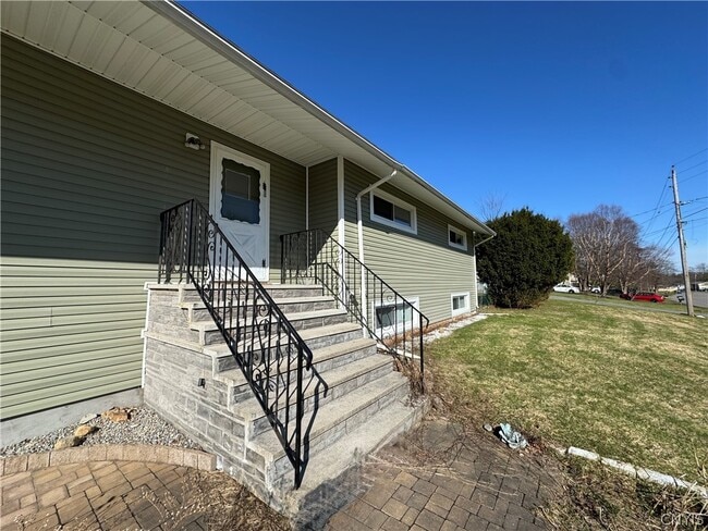 2221 Mott Rd in Baldwinsville, NY - Building Photo - Building Photo