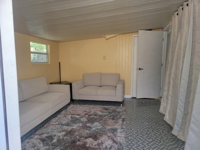 5821 S 38th St in Greenacres, FL - Building Photo - Building Photo
