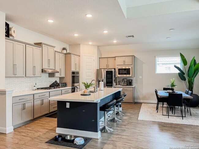 24914 Resort Pkwy in San Antonio, TX - Building Photo - Building Photo