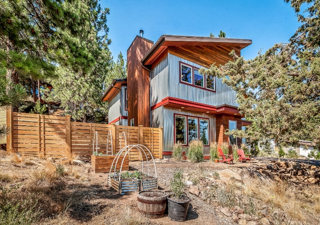 19544 SW Century Dr in Bend, OR - Building Photo - Building Photo