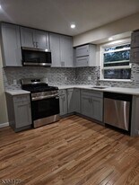38 Riverview Cir in Little Falls, NJ - Building Photo